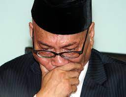 What is a mayor worth if he doesn't have the support of the 10,000 kuala lumpur city hall (dbkl) employees? New Kl Mayor Gets Emotional Recounting Broom Incident Of 2007 The Star