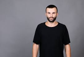 Quinn, con sólo 16 años, y siendo novia de. Enrico Caruso Music Download Beatport