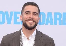 Max Meredith's Instagram, Twitter & Facebook