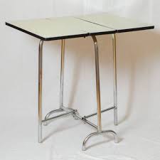 Idéale en table d'appoint ou. Table Pliante En Formica Vintage Petite Table Pliante En Formica Vintage Des Annees 70 Pieds En Metal Chrome Petite Table Pliante Table Pliante Table