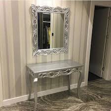 Ortama farklı bir hava katmakla kalmayan aynı zamanda üzerine yerleştirilecek ayna, abajur veya çekmece gibi detaylarla günlük hayatın daha. Modern Dresuar Modelleri Ardic Masa Sandalye