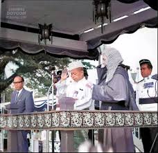 Pertandingan kawad kaki peringkat sekolah smk tun abang haji openg 2018. Kucing Berjanggut The Inauguration Of Tun Abang Haji Openg As Governor