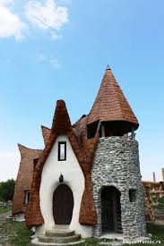 Castelul de lut din porumbacu de sus se poate vizita desi nu este gata nu este deschis adica nu te poti caza acolo. Cumasina Prin Romania 2 Trans Uri Cel Mai Bun Pastrav Valea Zanelor Si Putina Istorie Bogdan Pantoc