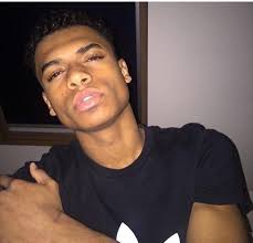 See more ideas about cute boys, cute black boys, light skin boys. Imagen Descubierto Por Classynight Descubre Y Guarda Tus Propias Imagenes Y Videos En We Heart It Dark Skin Boys Cute Black Boys Cute Black Guys