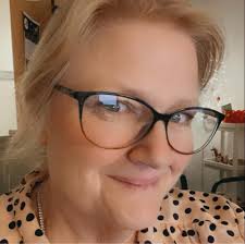 Does anyone remember the shop named Distinctive Costumes in Toledo, Ohio?