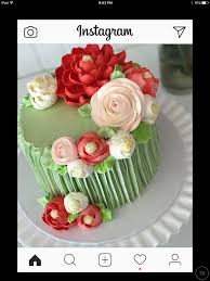 Birthday Cake And Flowers Png Floral Round Birthday Cake In Buttercream Decoracao De Bolo Bolo De Festa Decorado Bolo Chantily