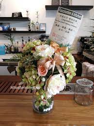 今天我们来点小清新 偶尔清新脱俗一下 感受绿色创意概念与设计 瓶中花艺 花与多肉植物相遇 contemporary terrarium flower modernglassdesign succulent table decorations