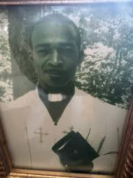 Which church is in the picture, Episcopal Church in the Pass or  Presbyterian Church in Handsboro?