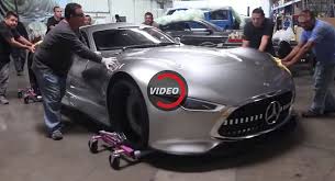 A Behind The Scenes Look At Batman S Mercedes Vision Gran Turismo Carscoops Batman Mercedes Scenes