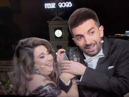 La magistral vacilada de David Broncano y LalaChus en las Campanadas |  MomenTVS