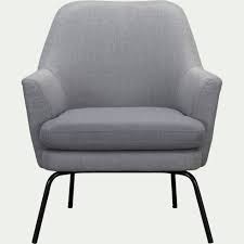 Une assise profonde avec un double coussin, un dossier tout en rondeur, de larges accoudoirs et un look vieilli, oui, le fauteuil club camel allie tout simplement l'élégance au confort ! Fauteuil En Tissu Gris Restanque Mona Fauteuil Alinea