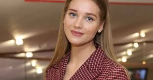 Актриса поделилась снимком в парике (а хотела бы, чтобы это была стрижка). Kristina Asmus Pokazala Kardinalnye Izmeneniya Vo Vneshnosti