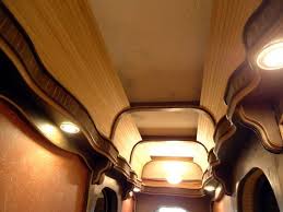 السقف المزيف 123 صورة معدن مفصلي ألواح خشبية وبلاستيكية أنواع وتصميم إنتاج Albes