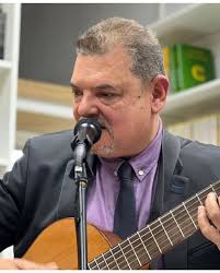 La @filbogota se viste de fiesta típica y se llena de música con la llegada  del cantautor @alexflorez1903 quien estrena su nuevo libro #El Centauro. Me  llena de gusto el haber tenido