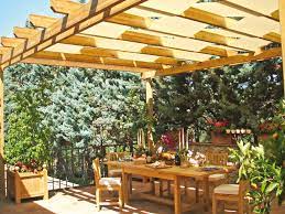 Tettoie In Lamellare F Lli Aquilani Arredo Giardino Progettazione E Produzione Patio Gazebo E Perg Progettazione Di Giardini Pergolato Arredamento Giardino