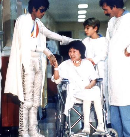 July30, 1985 - Michael Jackson severely sprains his right hand during the  filming of Captain EO. He was transported to Brotman Memorial Hospital in  Culver City. He takes the opportunity to visit