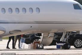 The moment i found out taylor swift and joe alwyn are quarantining together, i called joe's agent and hopped on a plane to london, england to meet with the two celebrities. Taylor Swift Flies Out Of London Stansted On A Private Jet After Brit Awards Win Latest Celebrity News