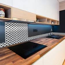 La Decoration Aussi A Le Droit A Ses Finitions Avec Maplinthe Deco Credence Cuisine Credence Cuisine Blanche Cuisine Moderne