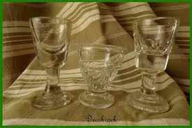 Lot De 3 Verres A Pieds Vintage Modele Assortis Table De Fete Etsy Vintage Glassware Glass