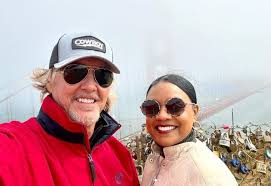 Viral RV couple stops in Pigeon Forge