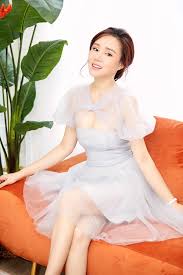 Vy oanh tên thật là nguyễn mỹ oanh, sinh ngày 28 tháng 9 năm 1985 tại thành phố phan thiết, tỉnh bình thuận. Vy Oanh Khoe Vong Má»™t Gá»£i Cáº£m Va Lan Da Ä'áº¹p Khong Ti Váº¿t Saoexpress