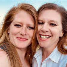 Why do Kia EV9 interior lights change color with drive mode?