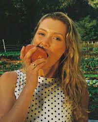 Francesca Naomi Moore (@francesca.naomi.moore) • Instagram photos and videos