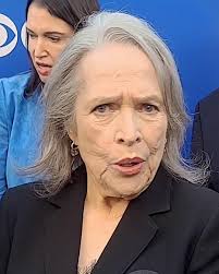 Oh no, WHAT HAPPENED TO HER?" Fans are stunned after a 'VERY THIN' Kathy  Bates appeared in the new 'Matlock' series