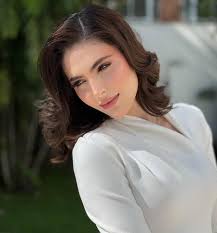 Miss Venezuela Universo added a...