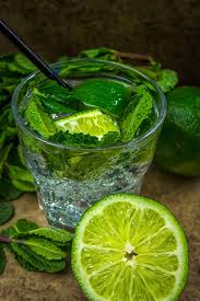 10 Boissons Qui Aident A Bruler La Graisse Du Ventre Sante Ma Fourchette Fruit Lime Food