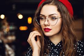 Denn wir wollen, dass sie an ihrer neuen brille freude haben! Brillentrends 2020 Diese Formen Und Farben Sind Jetzt Angesagt Trend Magazin