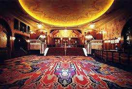 Tuschinski was een bioscoopexploitant die in 1911 zijn eerste bioscoop in rotterdam begon. Pathe Tuschinski Theater In Amsterdam Commissioned In 1921 For 4 Million Guilders 9gag