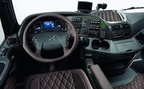 Tricked Out Semi Trucks Tricked Out Trucks Mercedes Benz Customizes Its Actros Semi Truck Caminhoes Classicos Caminhonetes Carros De Luxo