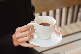 Gratis untuk komersial tidak perlu kredit bebas hak cipta. Gambar Orang Minum Kopi Sambil Merokok