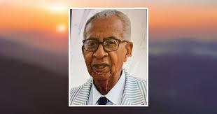 Robin Byron's Instagram, Twitter & Facebook