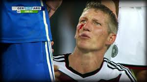 Schweinsteiger hingegen wühlte sich immer tiefer in die partie, je länger sie dauerte. Bis Es Blutet Schweinsteiger Gibt Im Wm Finale Alles Fussball Bild De