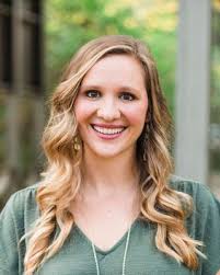 Anna Downer's Instagram, Twitter & Facebook