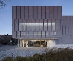 Gallery Of Gymnase Jean Gachet Link Chazalon Glairoux Lafond Architectes Associes 15 Fachada Arquitectura Arquitectura Industrial Galerias