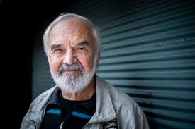 Since 1968 he has appeared in 32 films. Zdenek Sverak Vadi Mi Co Vsechno Lidi Snesou Nekdy Mi Ani Humor Nepomaha Denik N