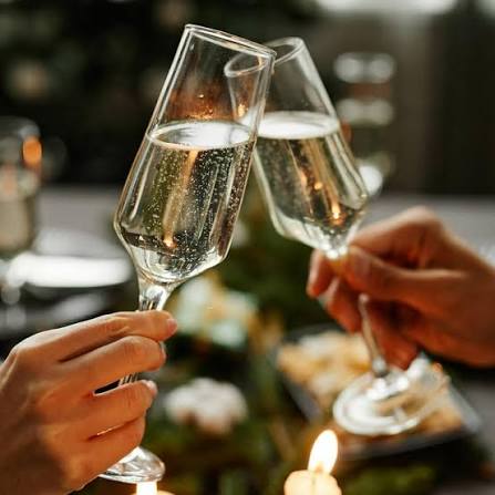Paracity Champagne Flutes, Glass Champagne Flutes Set of 2, Gift for Birthday, Wedding, Clear Sparkling Champagne Glasses for Women, Men8.5oz
