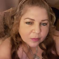 Existen falsos líderes que actúan como jefes, que se creen hacendados y que  tratan a los miembros de su organización como subordinados. Estas personas  no sólo carecen de un liderazgo verdadero, sino