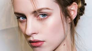 Its kind of tricky and it took me a while to get it right so if you don't get it your first time then i promise you're not. How To Do The Halo Braid On Every Hair Type Stylecaster