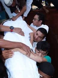 Single lainnya dari putra diantaranya mana tau nie. Minta Kain Putih Firasat Terakhir Ayah Indra Bekti News Entertainment Fimela Com