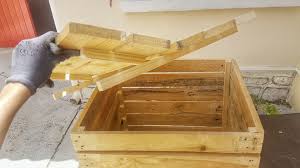 Diy Fabriquer Un Composteur En Bois De Palettes En 2020 Composteur Bois Composteur Fabriquer Un Composteur