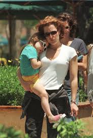 Piper's father is clyde klotz, whom anderson divorced in 1997. Gillian And Piper Gillian Anderson Gillian Anderson David Duchovny Piper Maru