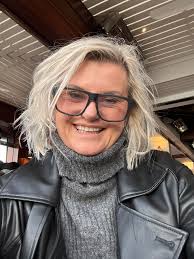 Hi, I am new to the group, I am living in Cork, Ireland, am very willing  and able to help anyone out