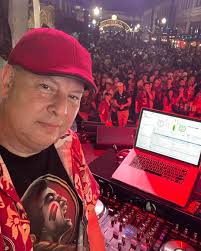 📀The Mix Master with a Sixth Sense for Sound📀 Jeff Maxson, known to dance  floors and downtown Orlando partygoers alike as DJ Mynd, is spinning  circles around the ordinary. A favorite fixture