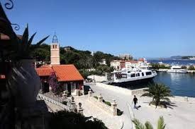 Hotel Delos Ile De Bendor Hotel A Bandol In 2020 Hotel House Styles Mansions