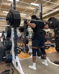 Feel like I’ve got some momentum in my training recently pretty happy with  the end of this block. Swipe to the last slide to see me almost get bodied 