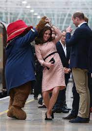 Najnowsze zdjęcia kate middleton poruszyły internautów. Ksiezna Kate Na Imprezie Charytatywnej Na Rzecz Dzieci W Koncu Widac Ciazowy Brzuch